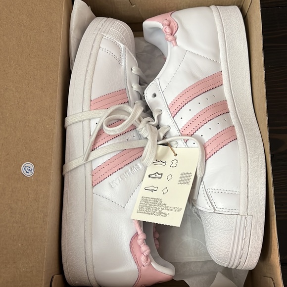 Wome’s Adidas Superstar - White & Pink - Picture 3 of 9